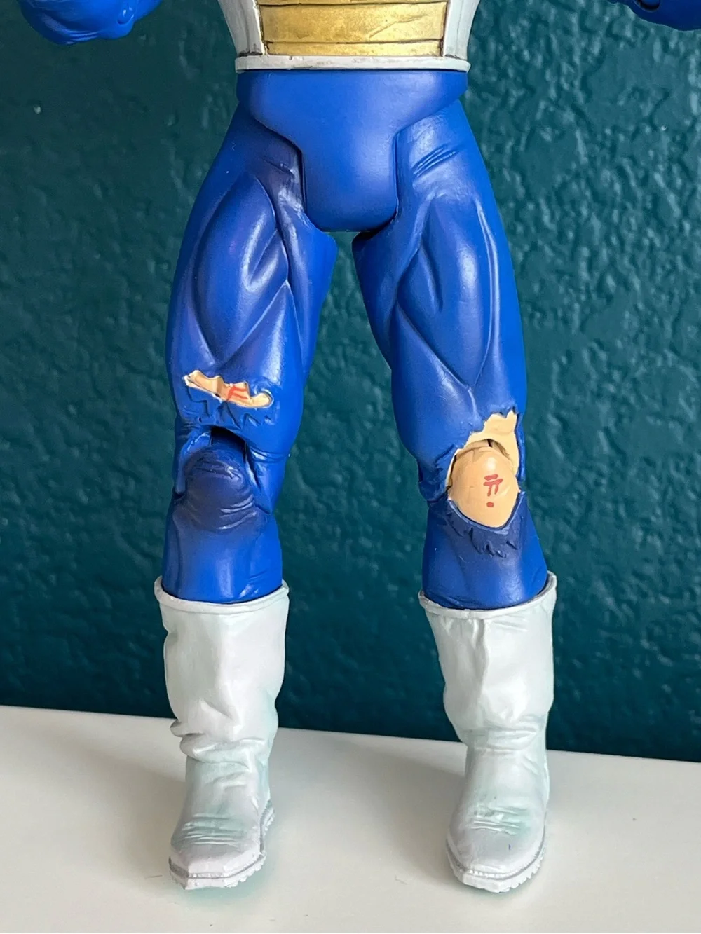 2002 Dragon Ball Z Battle Damaged Super Saiyan Vegeta action figure